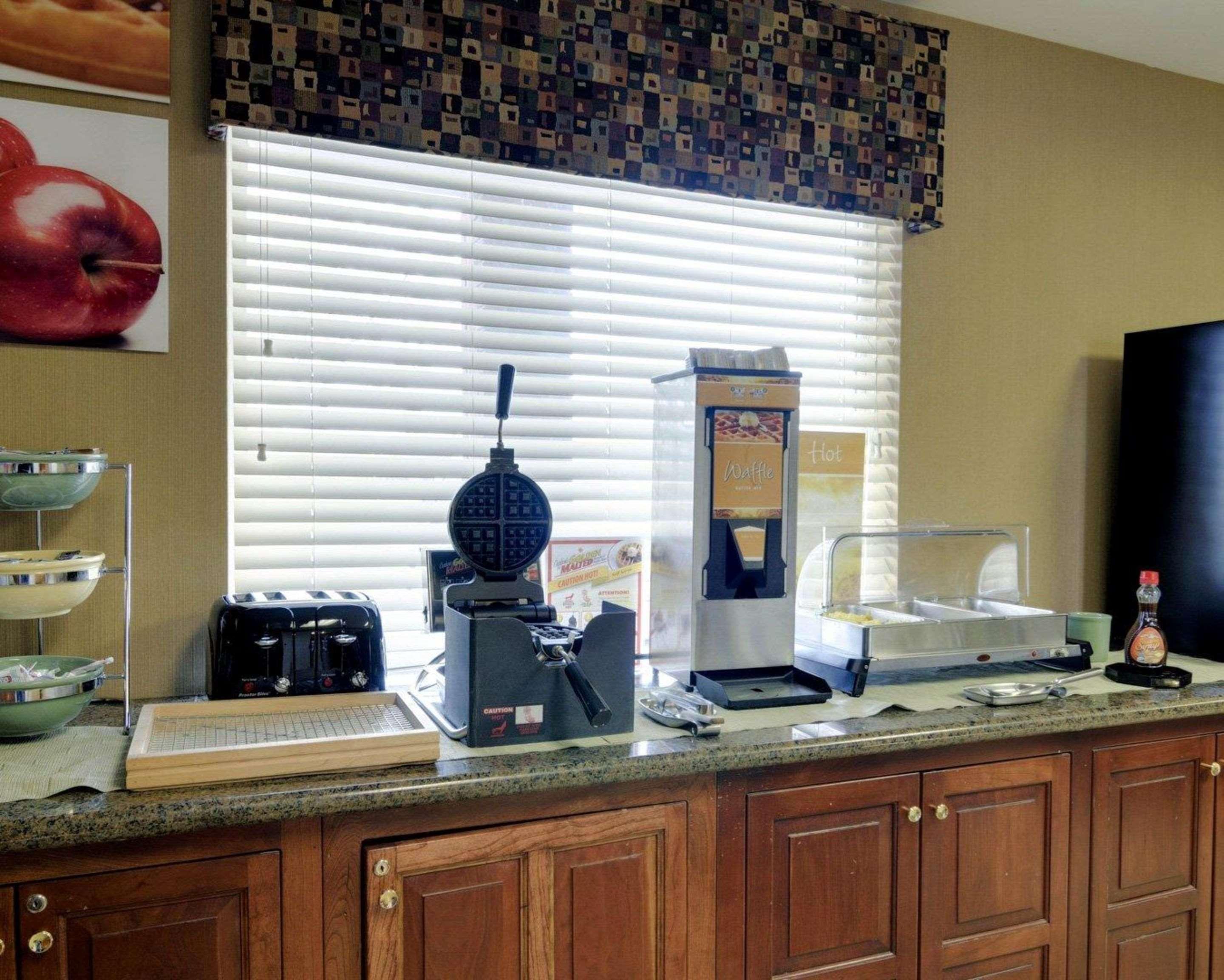Quality Inn Russellville I-40 Exterior photo