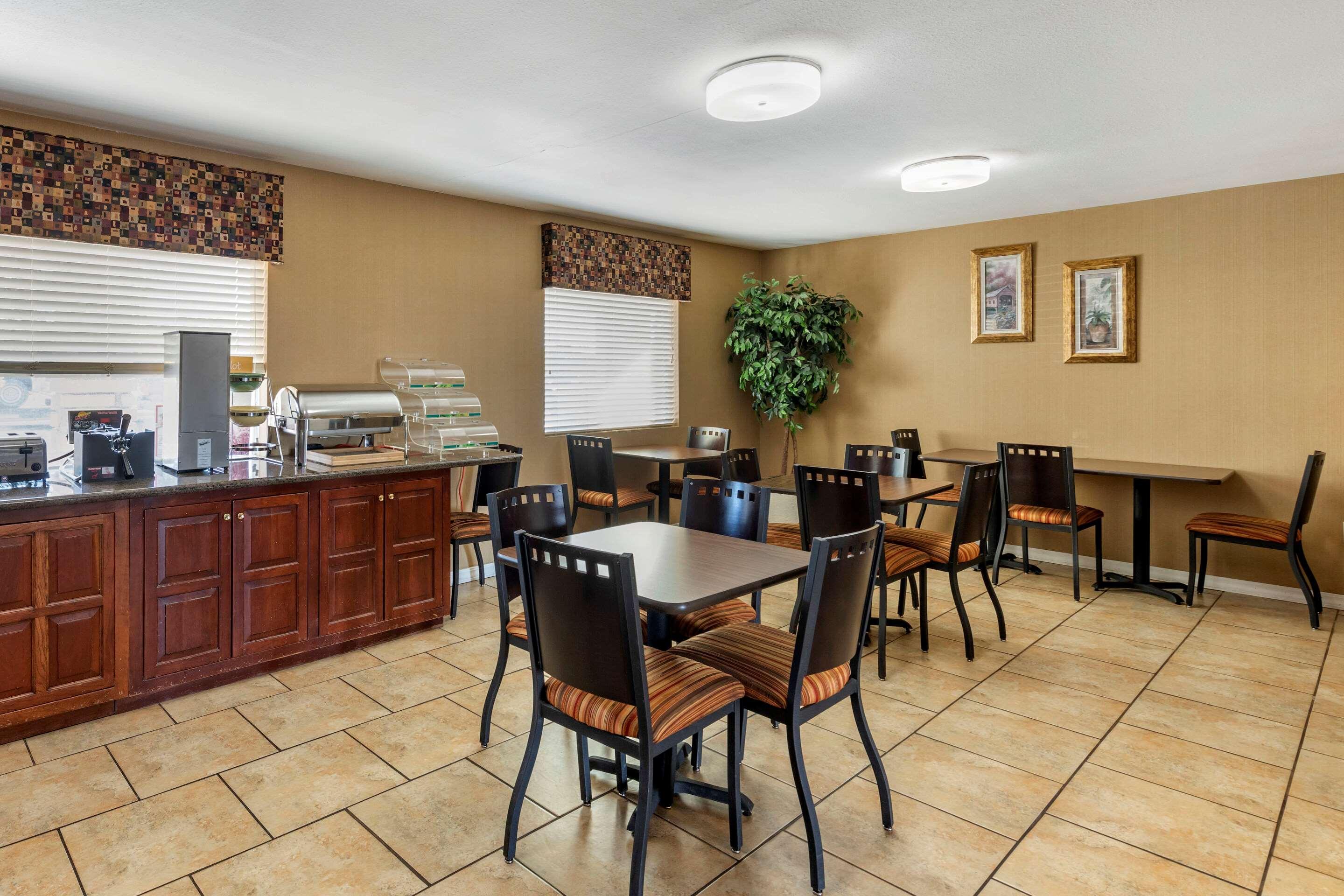Quality Inn Russellville I-40 Exterior photo